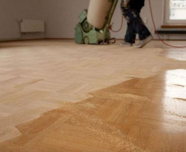 Lijado profesional de parquet en Sevilla - Proceso de acuchillado con maquinaria sin polvo