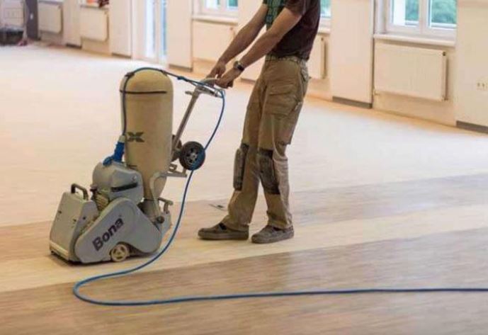 Acuchillado de parquet en Cádiz - Resultado final del barnizado de suelos de madera maciza