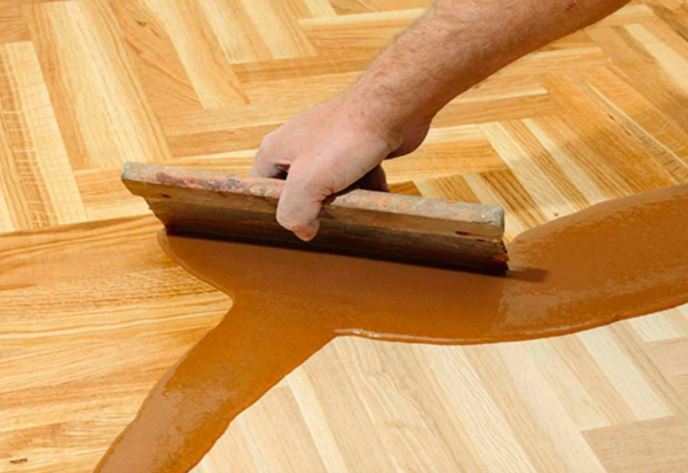 Lijado de suelos de madera en Málaga con maquinaria profesional - Acuchillado de tarima maciza