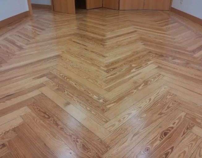 Barnizado al agua en Marbella - Acabado natural ecológico en suelos de parquet y madera maciza